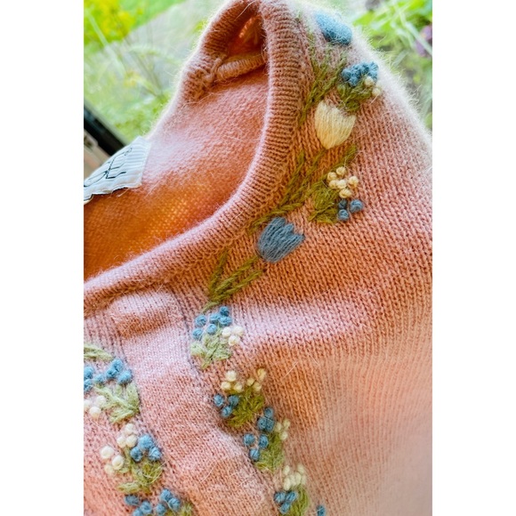 Vintage Cottagecore Embroidered Sweater - Picture 2 of 8